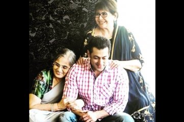 Celebrities With Mothers Exclusive Photos